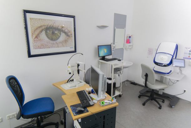 Behandlungsraum Augen&auml;rztezentrum Coburg